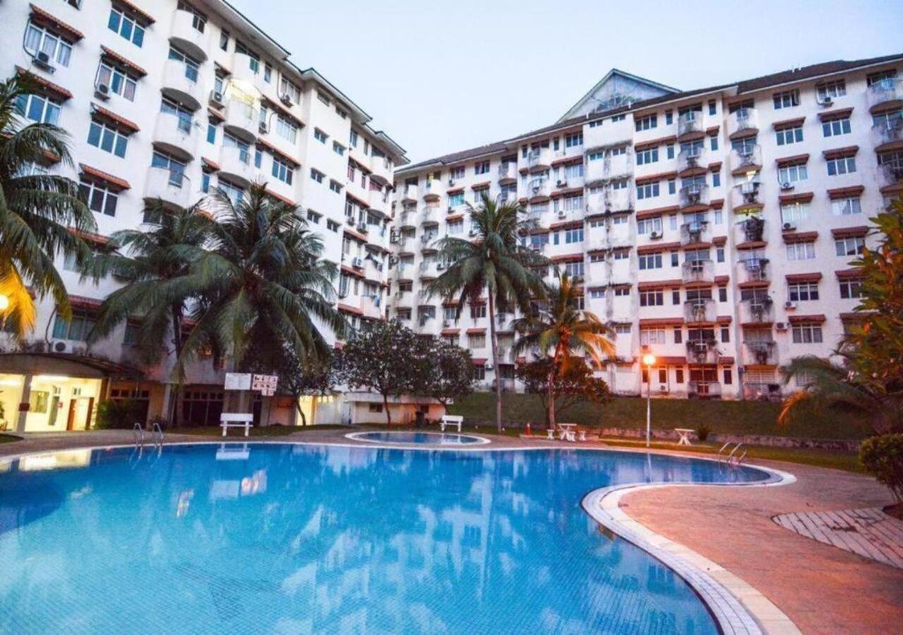 Homestay Α Cocobay Condo Resort Port Dickson Exterior foto